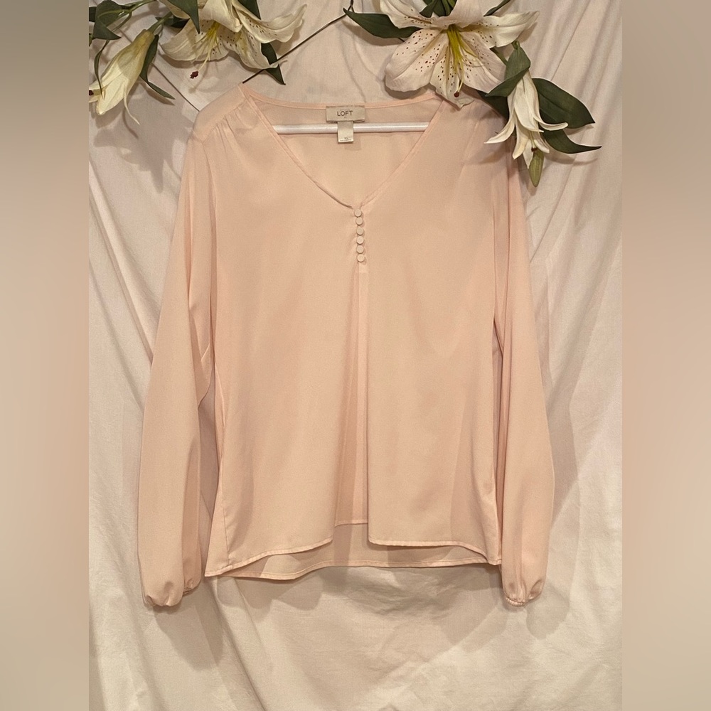 LOFT. Size XS. Pale pink blouse.
